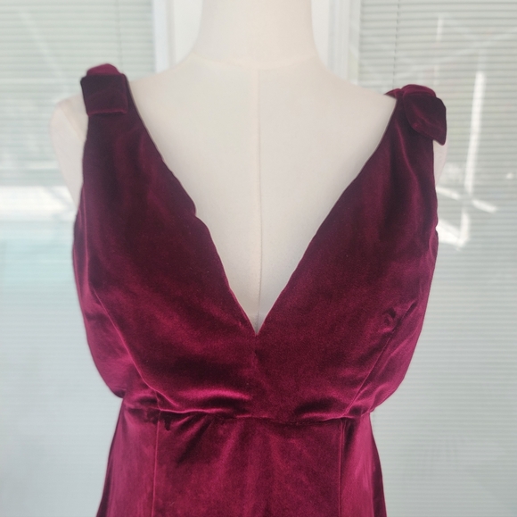 Pinup Couture Laura Byrnes Red Velvet Gilda Pencil Dress - Picture 6 of 15